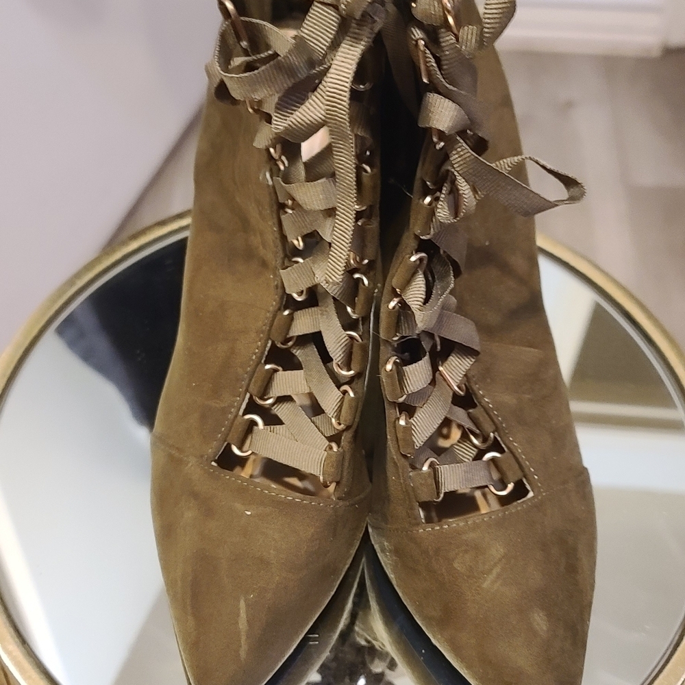 BAMBOO Olive Lace-Up Women's Boots